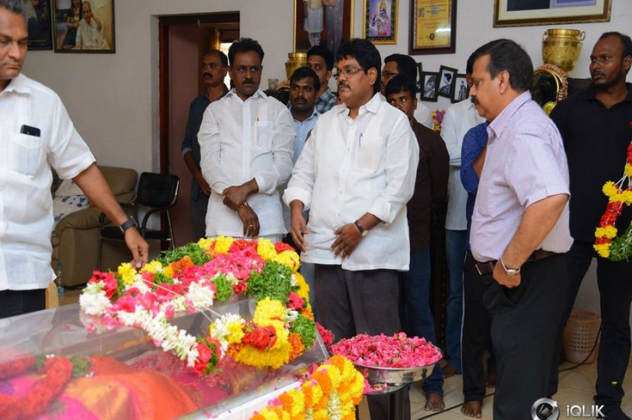 Celebrities-Pay-Homage-to-Vijaya-Nirmala-Garu